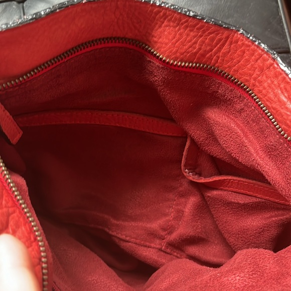Red Leather Commuter Handbag. - Picture 7 of 7